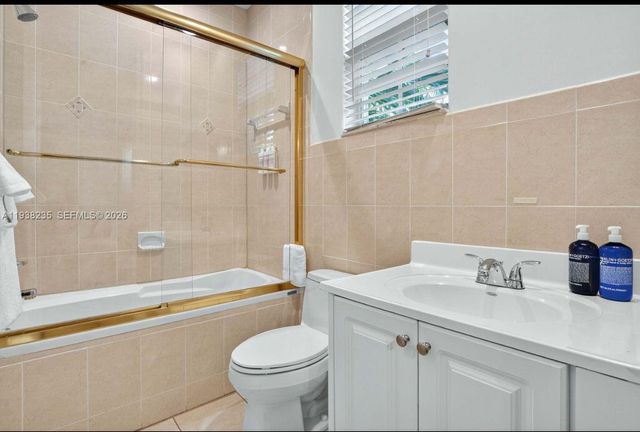 832 Hollywood Blvd, Hollywood, FL 33019