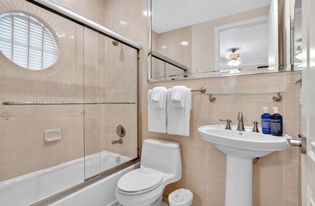 832 Hollywood Blvd, Hollywood, FL 33019