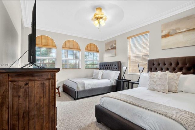 832 Hollywood Blvd, Hollywood, FL 33019