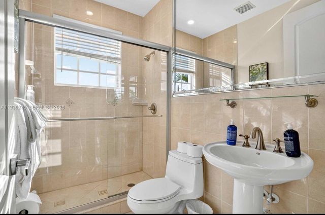 832 Hollywood Blvd, Hollywood, FL 33019