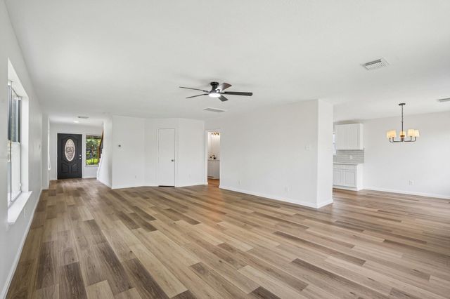 4419 Crossvine Avenue, Baytown, TX 77521
