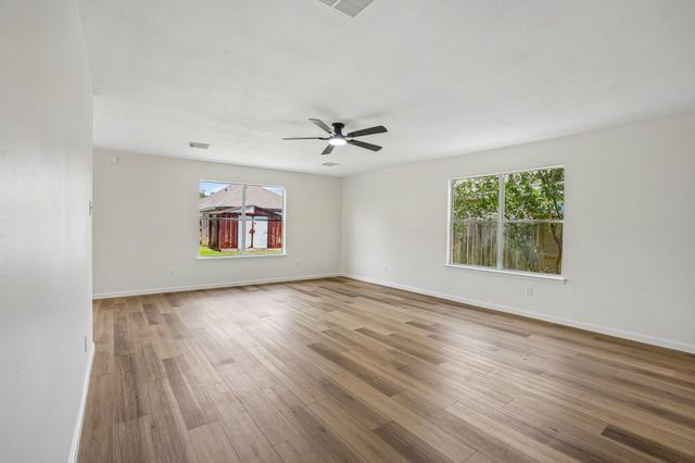 4419 Crossvine Avenue, Baytown, TX 77521