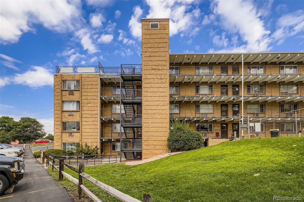 800 W Belleview Avenue 101, Englewood, CO 80110