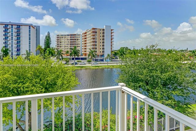 2054 NE 167th St 3-122, North Miami Beach, FL 33162