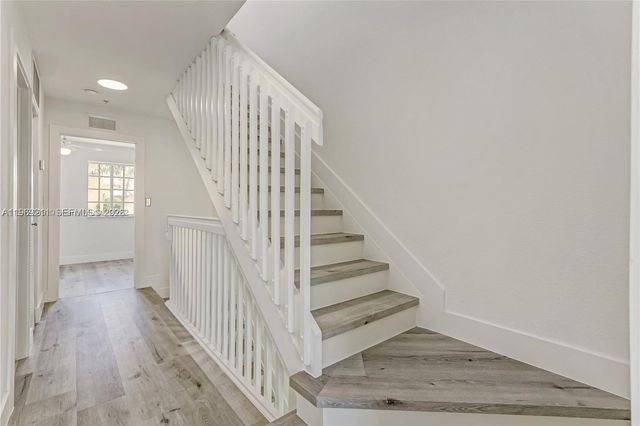 2054 NE 167th St 3-122, North Miami Beach, FL 33162