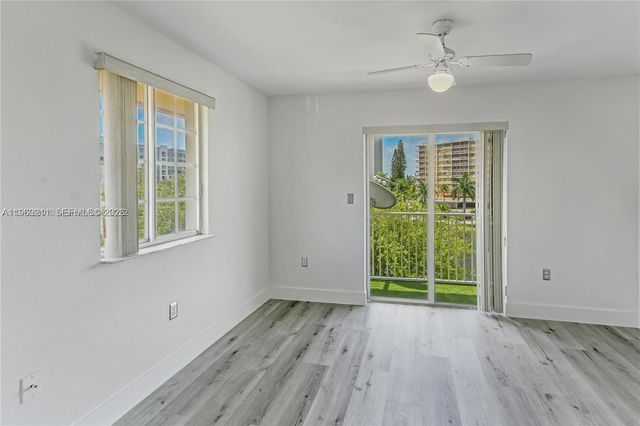 2054 NE 167th St 3-122, North Miami Beach, FL 33162