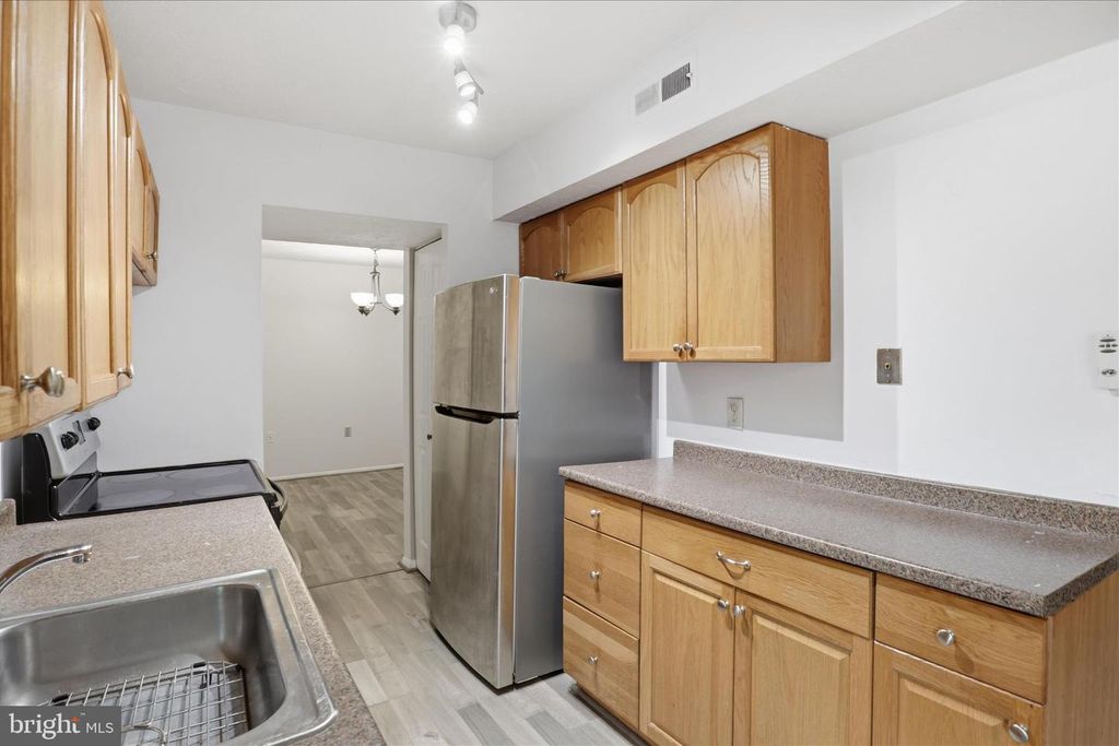 Image 12 of property listing at 7818 HANOVER PKWY #101, Greenbelt, MD 20770