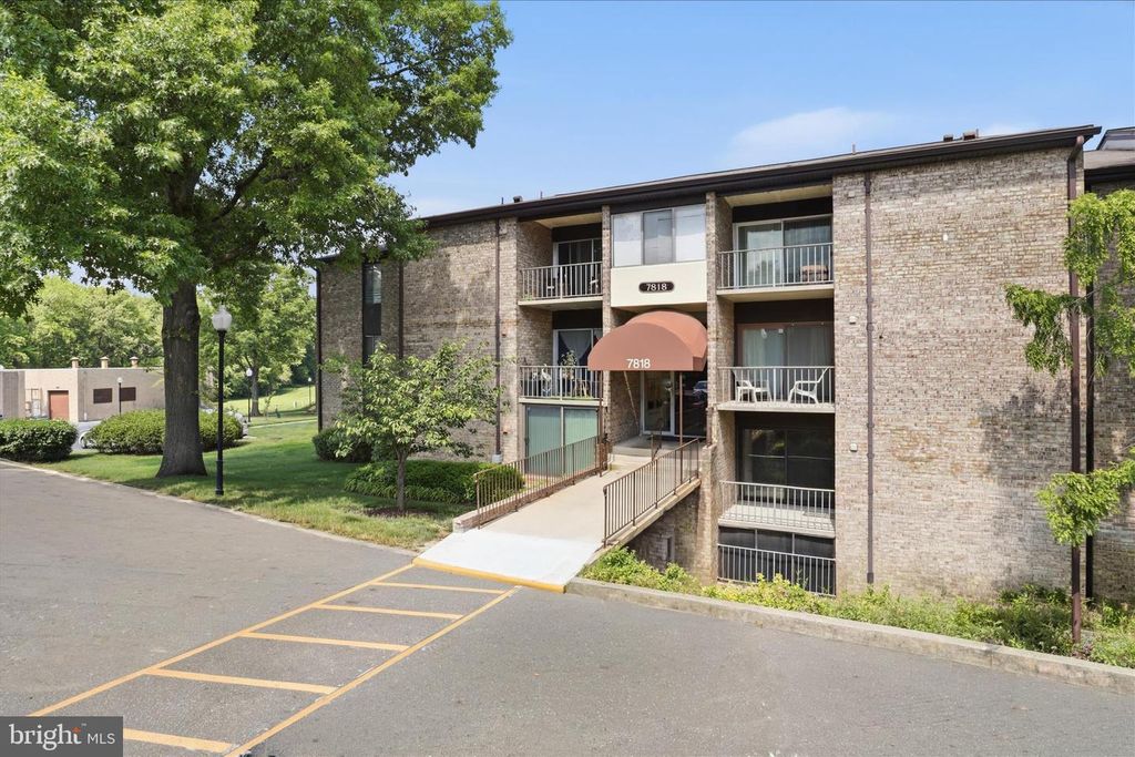 Image 2 of property listing at 7818 HANOVER PKWY #101, Greenbelt, MD 20770