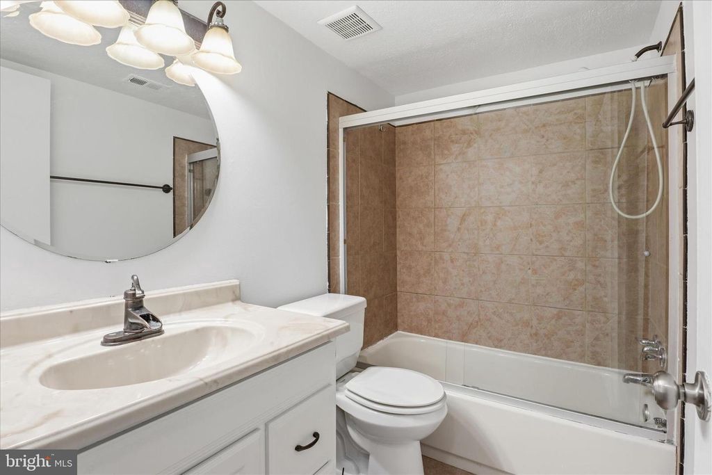 Image 20 of property listing at 7818 HANOVER PKWY #101, Greenbelt, MD 20770
