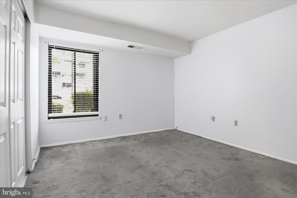 Image 22 of property listing at 7818 HANOVER PKWY #101, Greenbelt, MD 20770