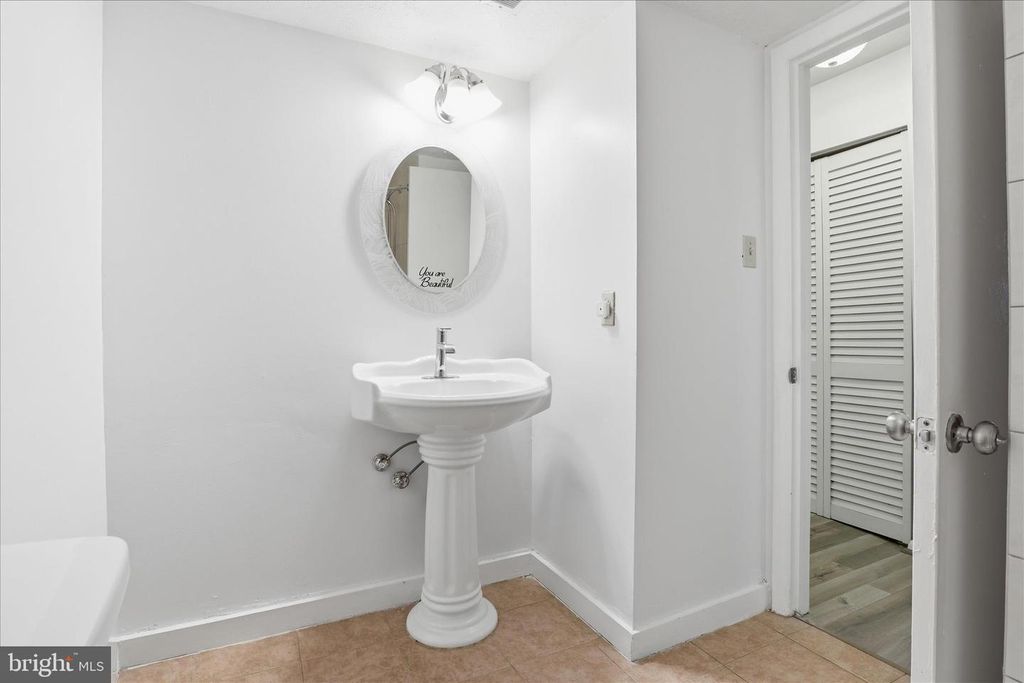 Image 24 of property listing at 7818 HANOVER PKWY #101, Greenbelt, MD 20770