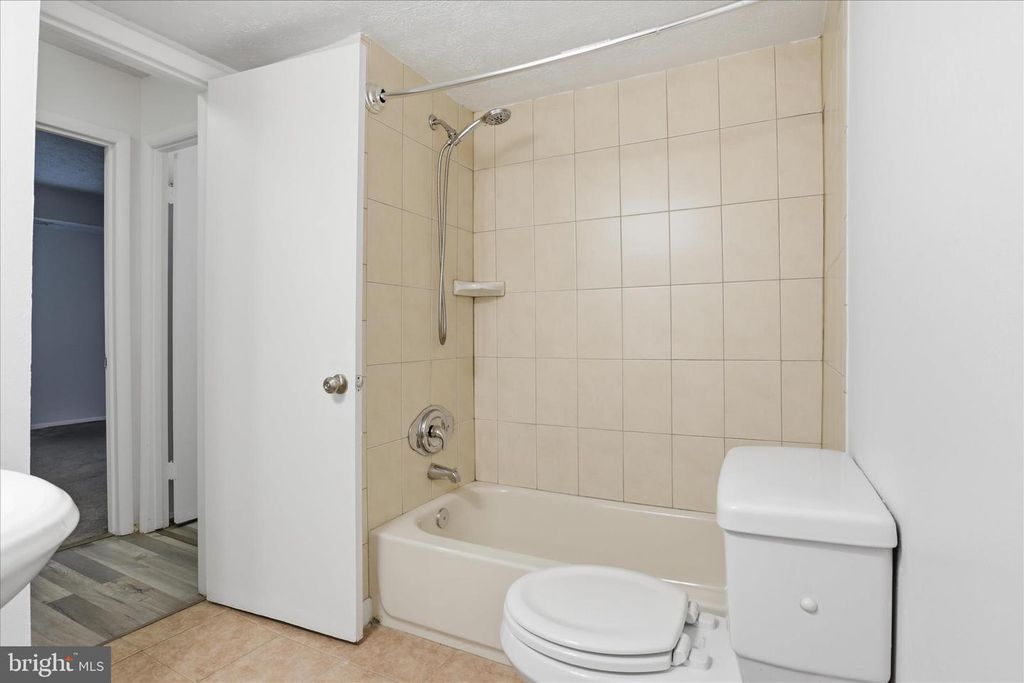 Image 25 of property listing at 7818 HANOVER PKWY #101, Greenbelt, MD 20770