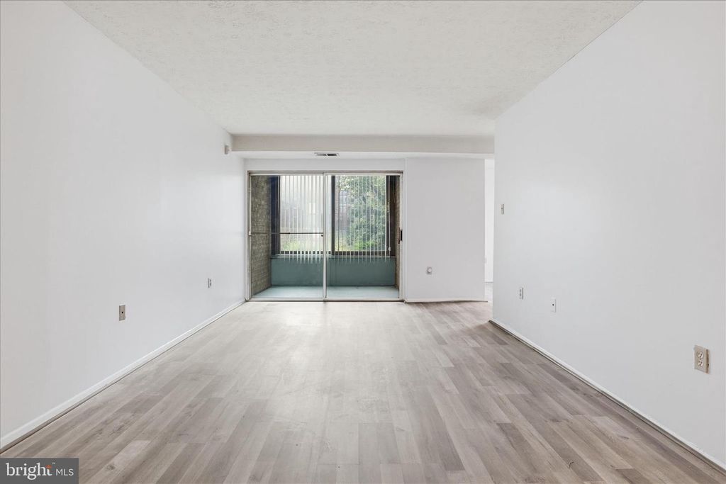 Image 5 of property listing at 7818 HANOVER PKWY #101, Greenbelt, MD 20770