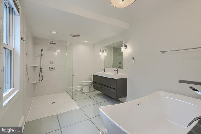 2123 E FAIRMOUNT AVE, Baltimore, MD 21231