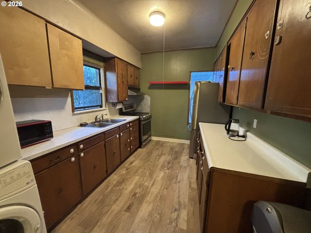 6122 Se 87TH Ave, Portland, OR 97266