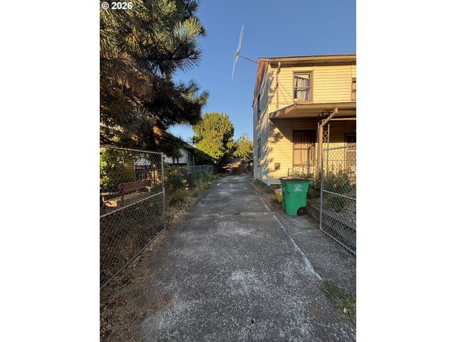 6122 Se 87TH Ave, Portland, OR 97266