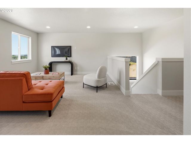 16098 BARLOW TRAIL Ln, Oregon City, OR 97045