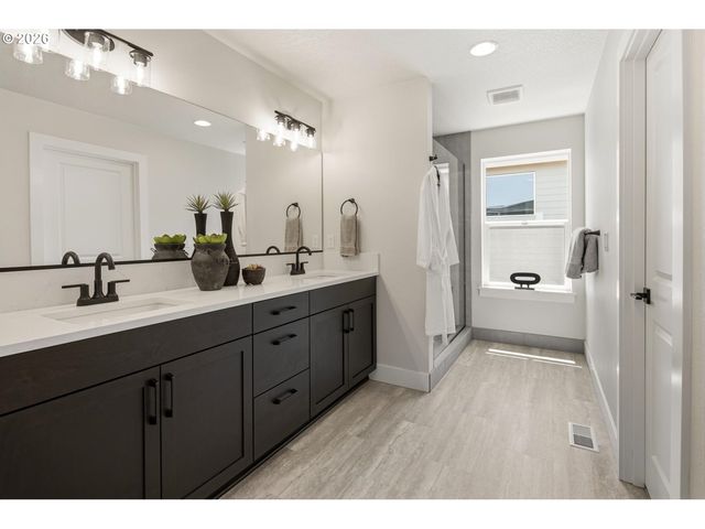 16098 BARLOW TRAIL Ln, Oregon City, OR 97045