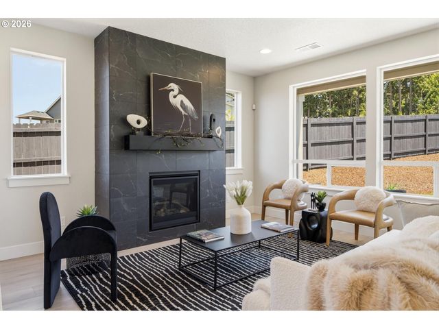 16098 BARLOW TRAIL Ln, Oregon City, OR 97045