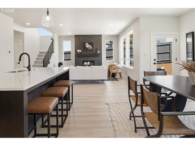 16098 BARLOW TRAIL Ln, Oregon City, OR 97045
