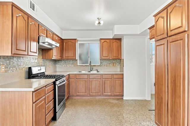 1402 W 1st Street, San Pedro, CA 90732