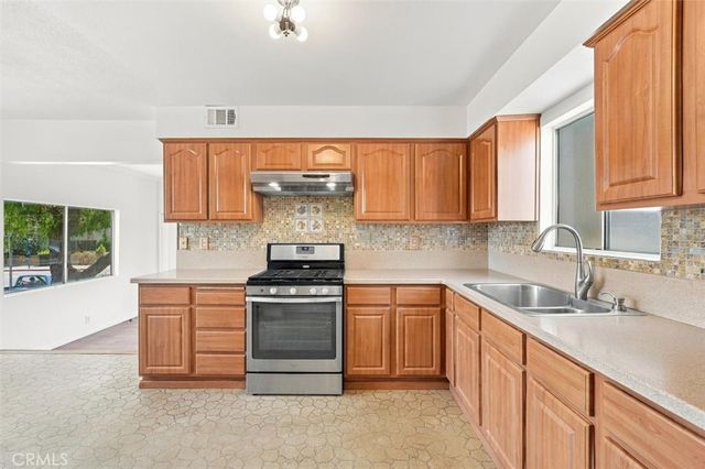 1402 W 1st Street, San Pedro, CA 90732