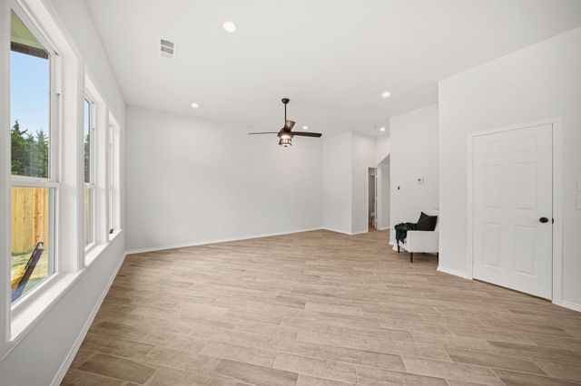 232 Hilltop Drive, Ennis, TX 75119