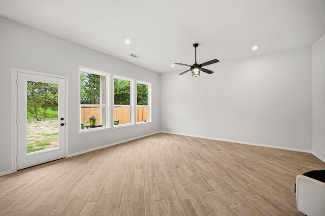 232 Hilltop Drive, Ennis, TX 75119