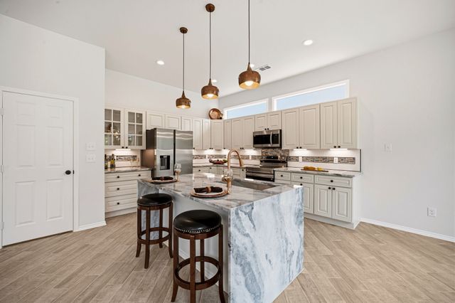 232 Hilltop Drive, Ennis, TX 75119