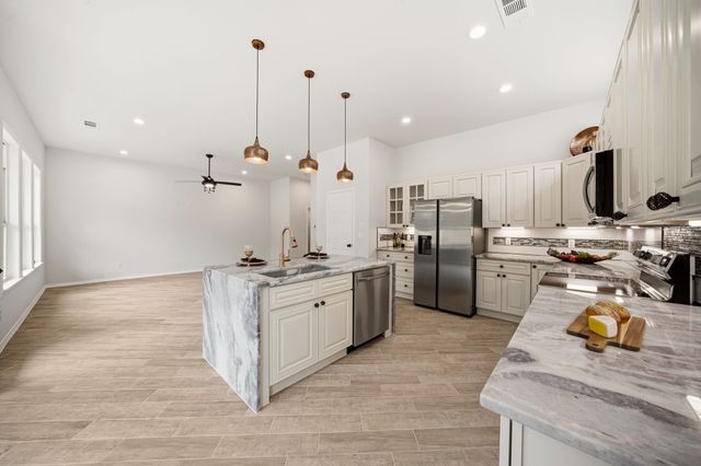 232 Hilltop Drive, Ennis, TX 75119