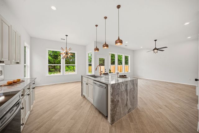 232 Hilltop Drive, Ennis, TX 75119