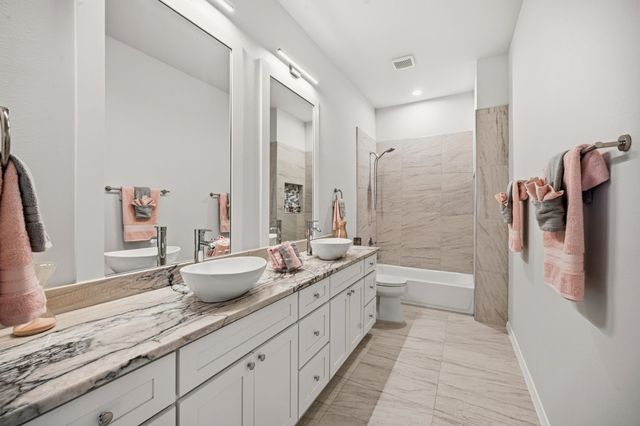 232 Hilltop Drive, Ennis, TX 75119