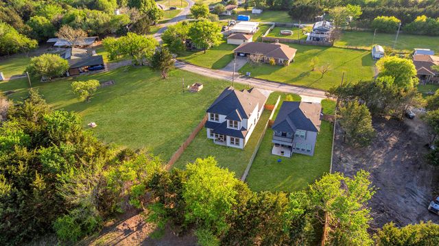 232 Hilltop Drive, Ennis, TX 75119