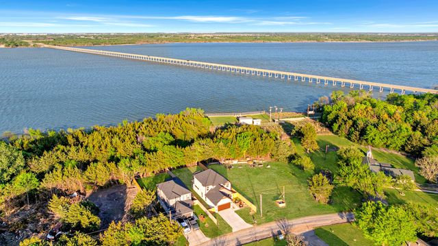 232 Hilltop Drive, Ennis, TX 75119