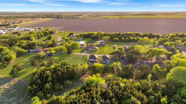 232 Hilltop Drive, Ennis, TX 75119