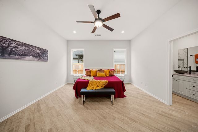 232 Hilltop Drive, Ennis, TX 75119