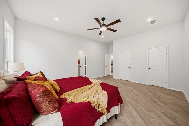 232 Hilltop Drive, Ennis, TX 75119