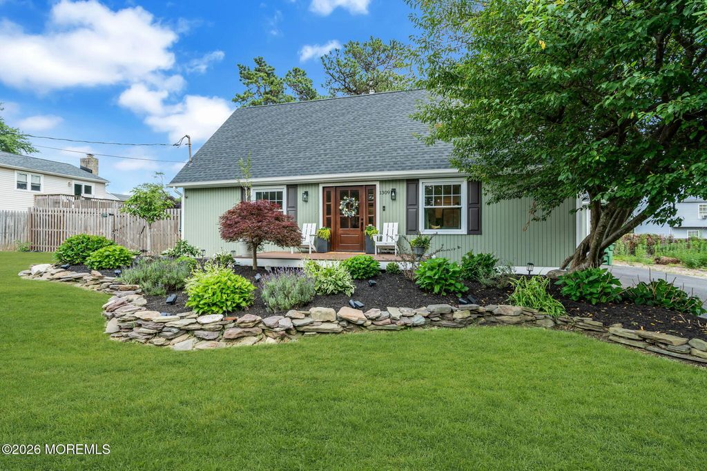 1309 Seaman Avenue, Beachwood, NJ 08722