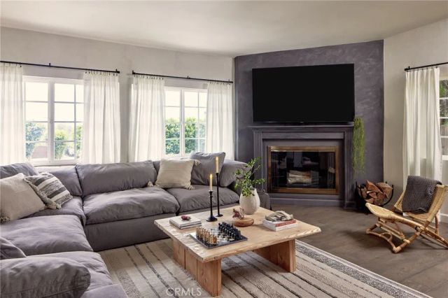 17856 Cathedral, Encino, CA 91316