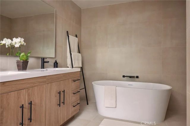 17856 Cathedral, Encino, CA 91316
