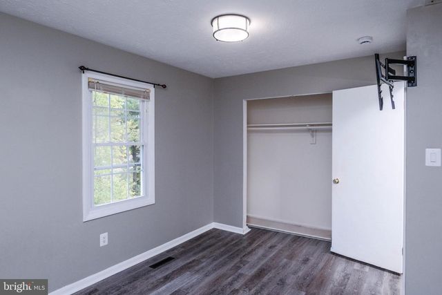 827 N SHENANDOAH AVE, Front Royal, VA 22630