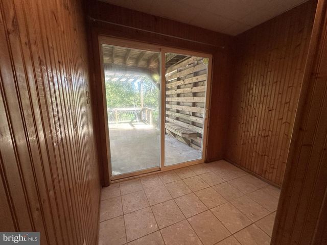 827 N SHENANDOAH AVE, Front Royal, VA 22630