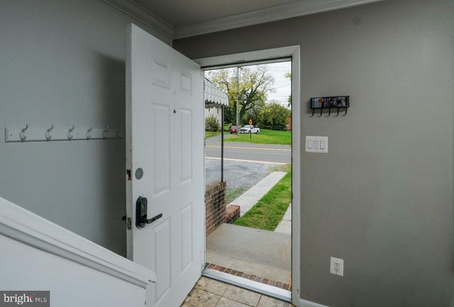827 N SHENANDOAH AVE, Front Royal, VA 22630