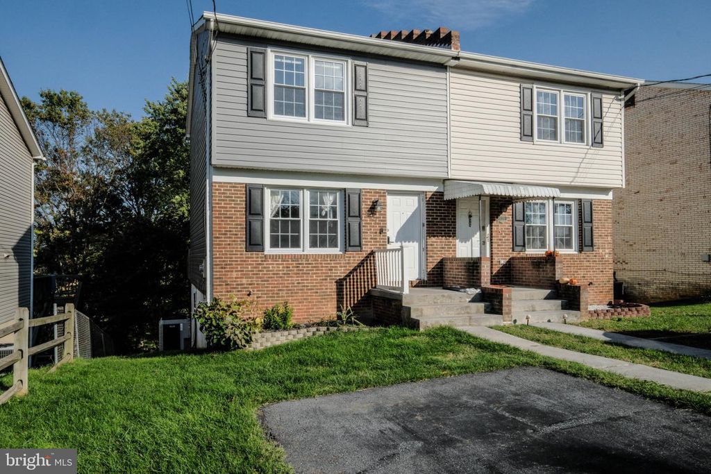 827 N SHENANDOAH AVE, Front Royal, VA 22630