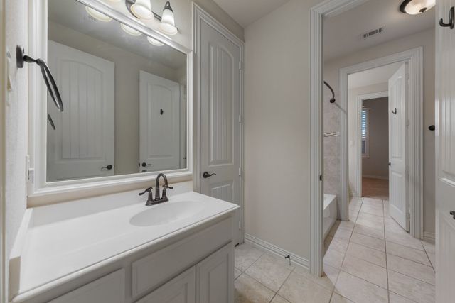 109 Meadowlands Drive, Denton, TX 76210