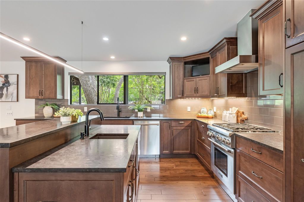 2502 Spring Creek DR, Austin, TX 78704
