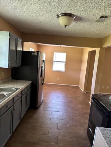 1103 E 2nd Street, Cleveland, TX 77327