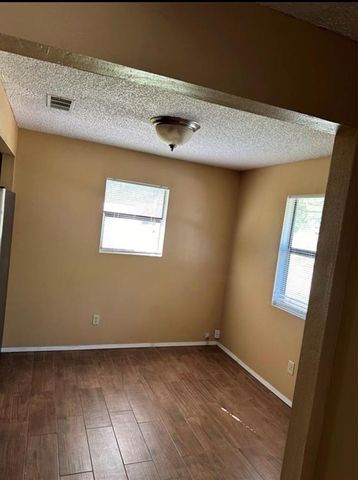 1103 E 2nd Street, Cleveland, TX 77327