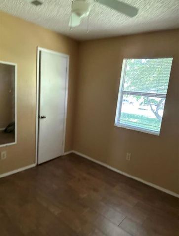 1103 E 2nd Street, Cleveland, TX 77327