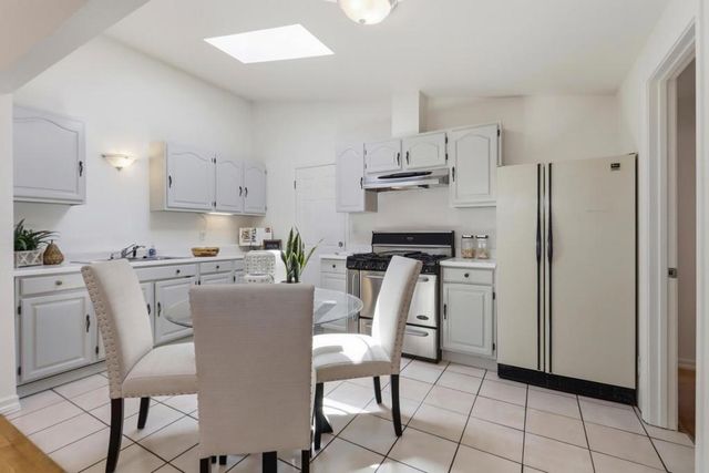 421 Burgoyne Street, Mountain View, CA 94043